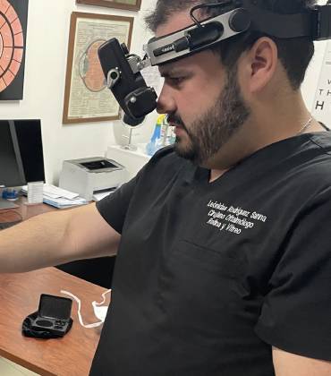 Especialista para desprendimiento de retina
